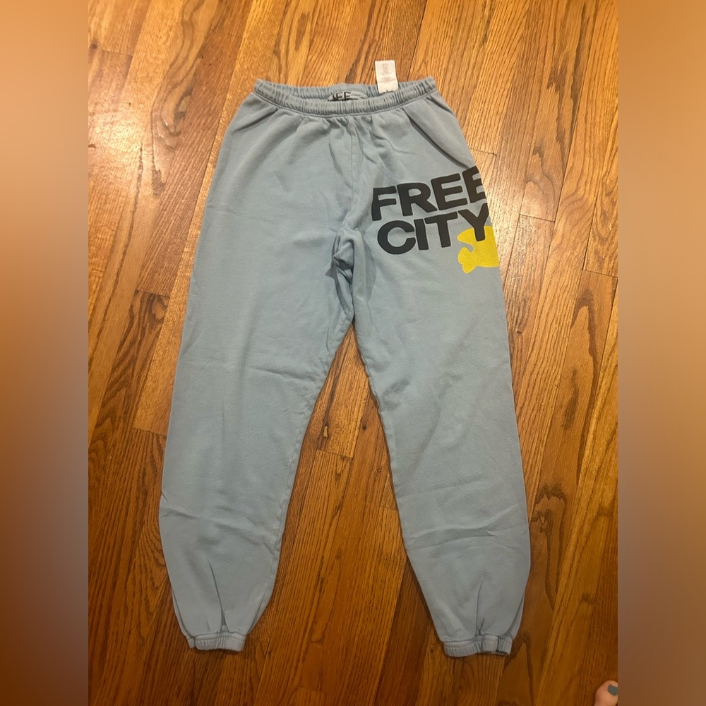 Free city sweats XS